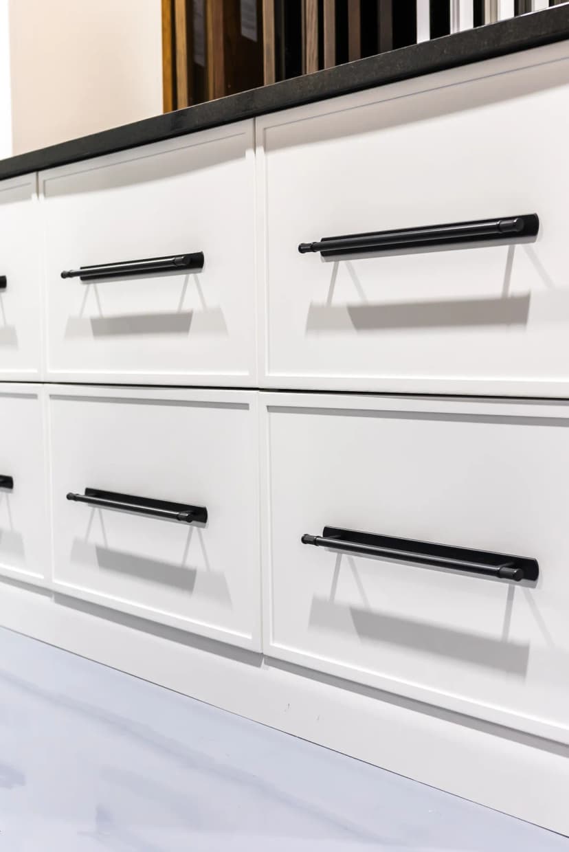 Classic White kitchen style, supporting example 1
