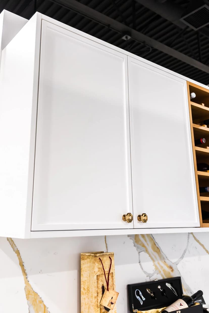 Transitional Two-Tone kitchen style, supporting example 2