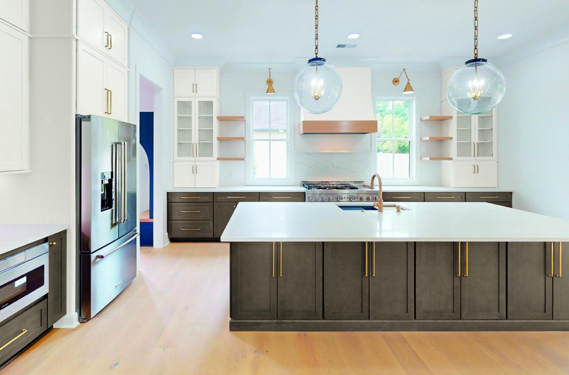 Mantra: Light kitchen, contrasting island, Kitchen details